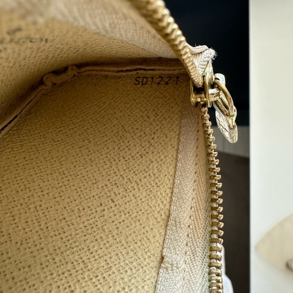 Louis Vuitton Key Pouch - Picture 6 of 6